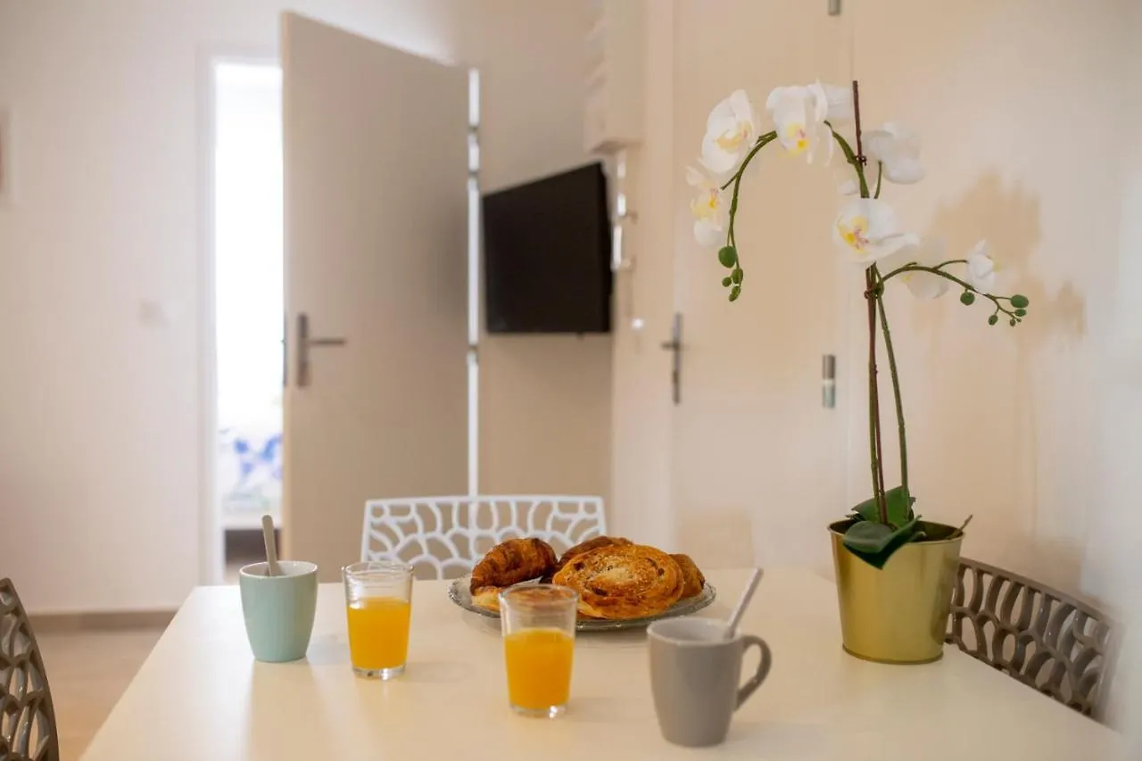 Loc Trotteur Le Fleur Des Champs F2 Cosy, Gare Sncf De Lourdes Apartment